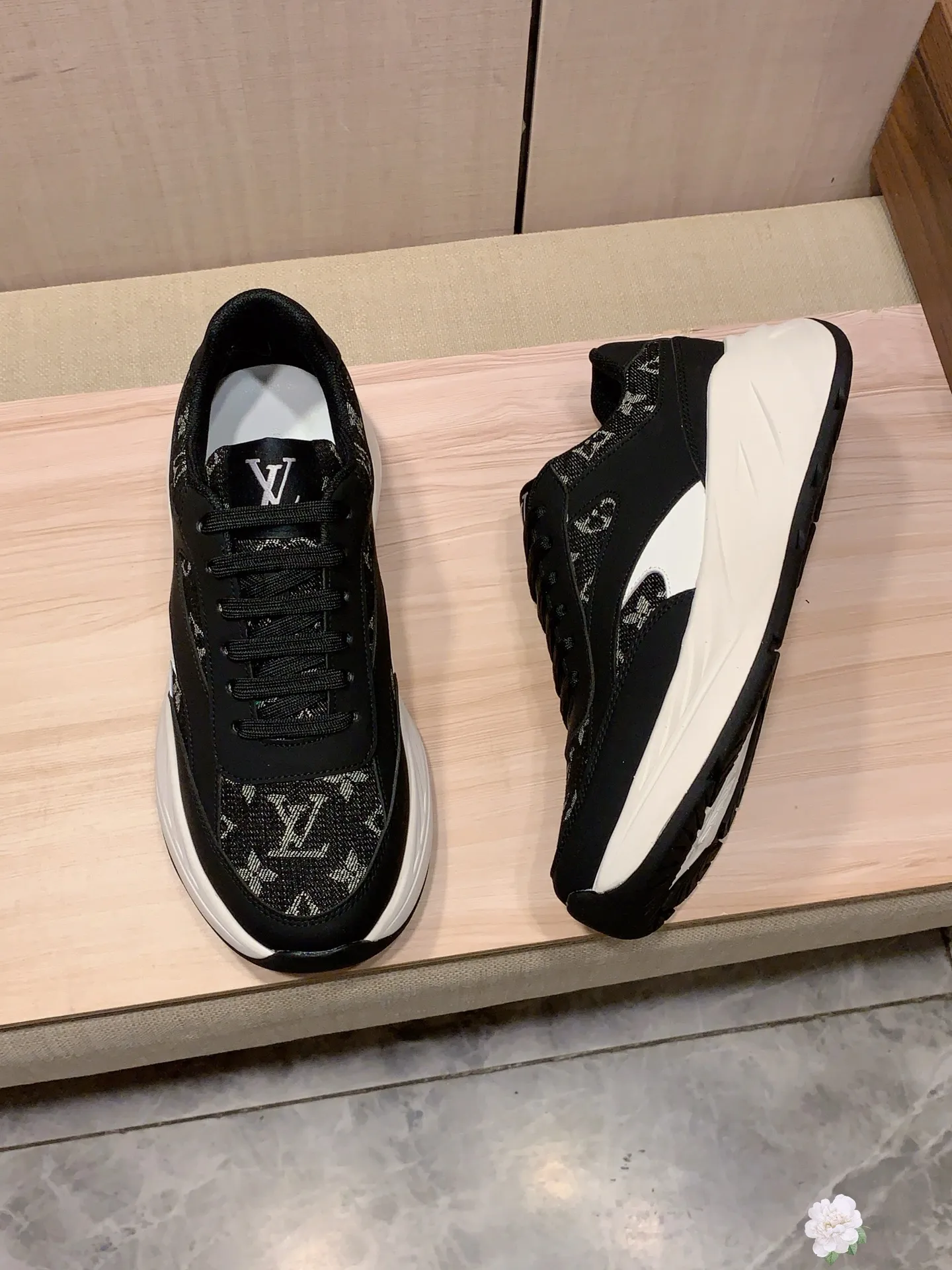 Men's Men's Shoes 💰460💰💰🎩🎩[Lightning][Lightning] "Lv*" The latest and most popular casual shoes, top brands [Seduce] Luxury ~ Purchasing Agency, Top ~ Quality. [Strong] The upper is made of imported breathable cowhide with material ➕ breathable sheepskin feet (•) and fine workmanship. The original stylish and stylish soft rubber wear-resistant and non-slip outsole is light and comfortable on the feet. The real thing looks better when photographed. 305: code: 38-44, 2️⃣ colors selected